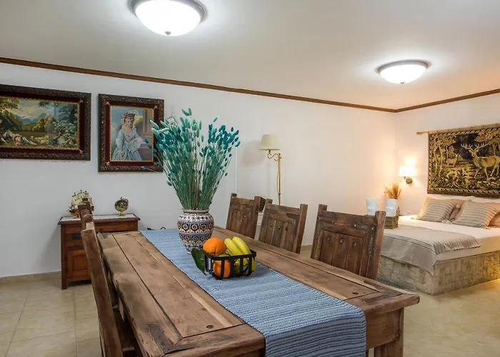 Anna's House Traditional Nyaraló