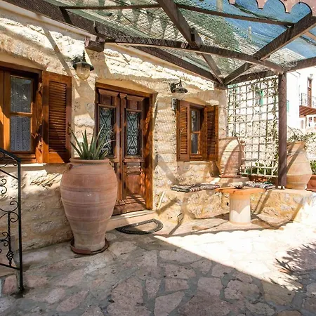 Anna's House Traditional