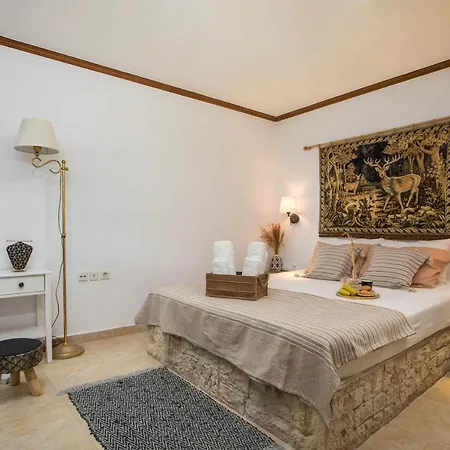 Anna's House Traditional Chalki Town