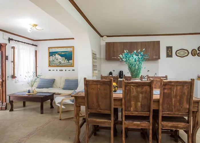 Anna's House Traditional *